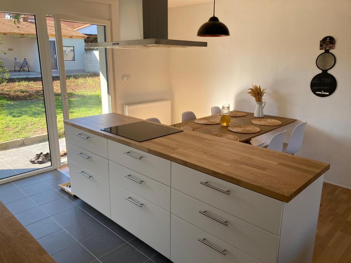 Apartman Maay Hlohovec Exteriör bild