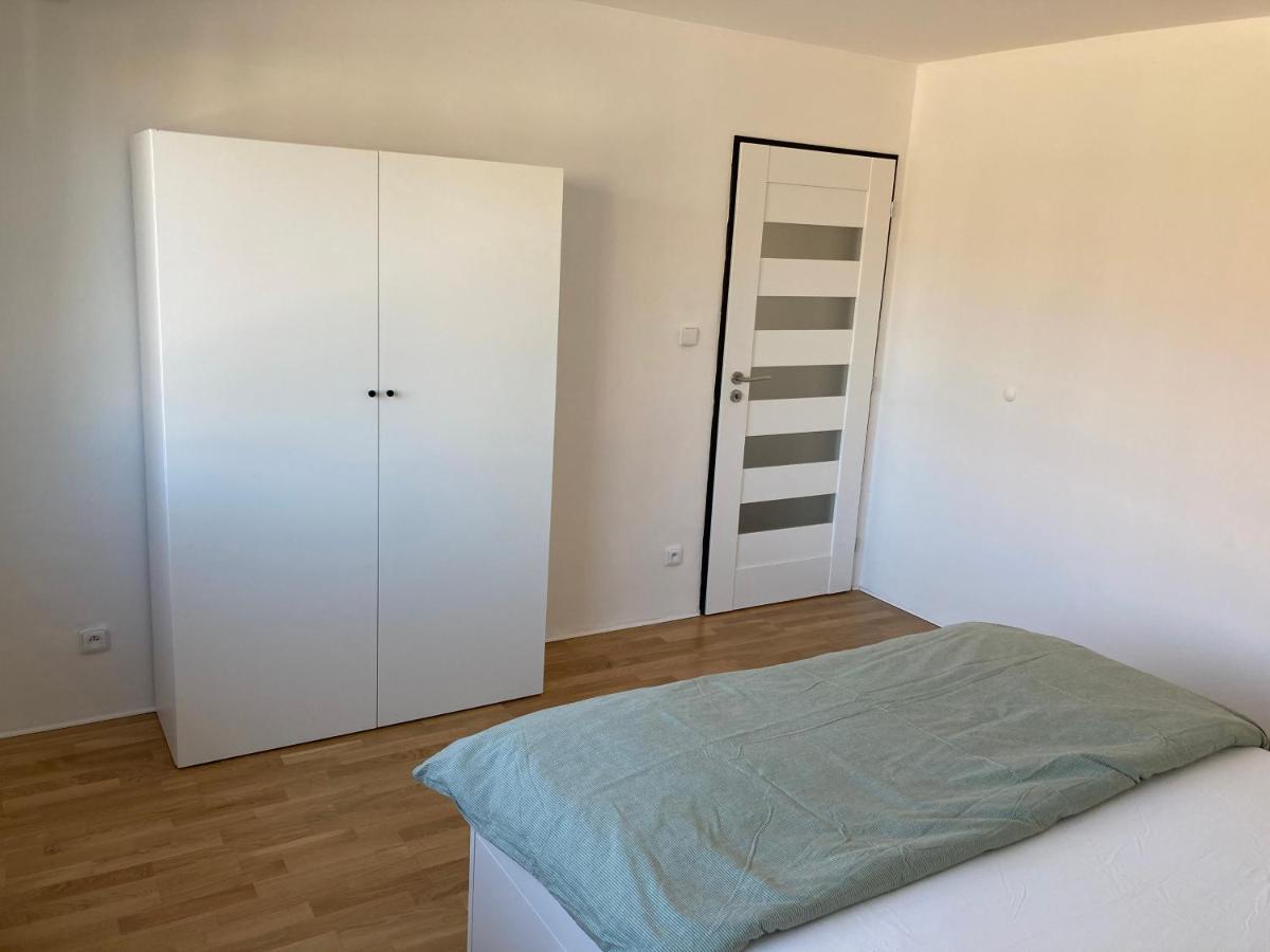 Apartman Maay Lägenhet Hlohovec Exteriör bild